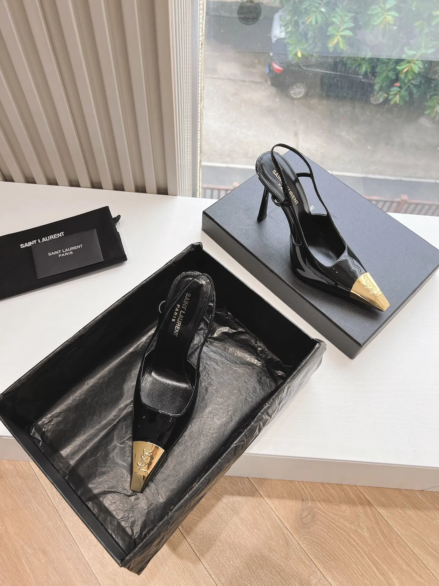 👟👟Ex-factory price 560👟👟 Women's shoes, women's clothing, women's shoes, women's clothing, top quality Saint Laurent/Yves Saint Laurent Lee metal buckle single shoes, YSL sister's beautiful high heels, and the small square toe of the same style as Saint Laurent Rose. High heels are very good at modifying the foot shape, luxury metal chain. In recent years, SL👟👟factory price is that women are becoming more and more understanding of high heels. The embarrassing design impression of the waterproof platform model is gone. YSL's beautiful high-heeled shoes. Upper: imported patent leather/cowhide. Sole: genuine leather outsole. Heel height: about 11cm. Sizes 35-39 (40, 41 customized, non-refundable and non-exchangeable)